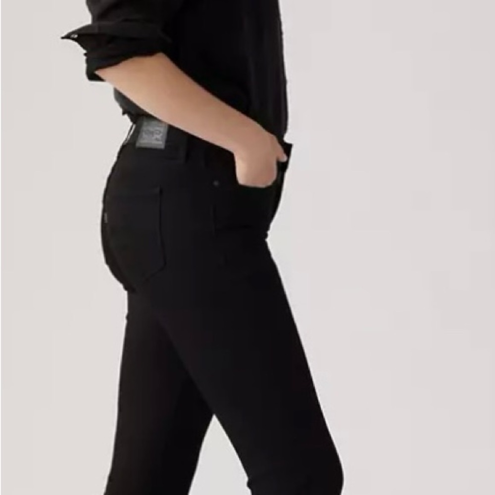 Levis 315 Shaping Bootcut Women’s black stretch high rise jean - Picture 3 of 7